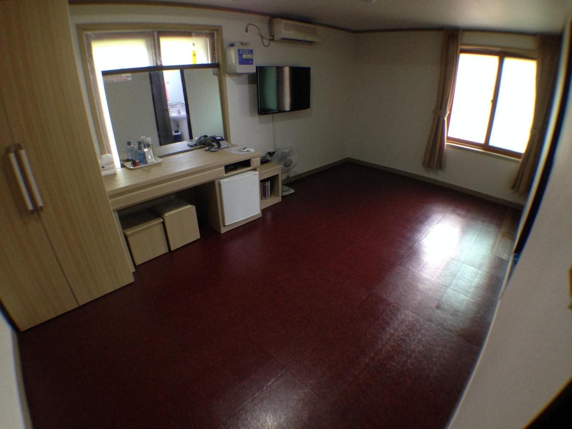 Suanbo Saipan Hot Spring Hotel Chungju Quarto foto